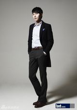 组图：韩国艺人宋在熙拍写真展现多面魅力