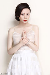 组图：周庭伊性感写真 烈焰红唇尽显奢美华贵