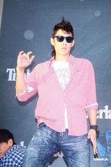 组图：吴建豪潮味十足秀热舞 六月香港开唱