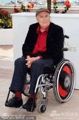 高清组图：戛纳终身成就奖得主贝托鲁奇坐轮椅亮相