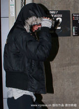 高清图：梅根-福克斯压帽掩香肠嘴 疑似丰唇仿朱莉