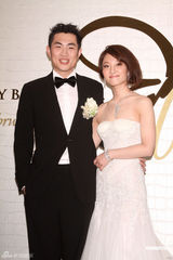 高清组图：蔡依林担任美丽伴娘 参加姐姐婚礼