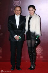 组图：华鼎奖红毯星光熠熠 赵本山携弟子助阵