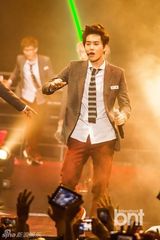 组图：SHINee与EXO-K等K-POP演唱会秀炫舞