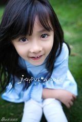 组图：5岁小萝莉走红微博 小天使萌化网友心