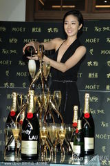 组图：金马奖闭幕庆功酒会获奖者开心亮相