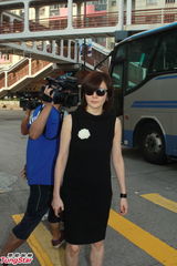 组图：关山大殓仪式 关之琳抵达灵堂痛别父亲