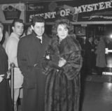 组图：伊丽莎白-泰勒与历任丈夫甜蜜瞬间