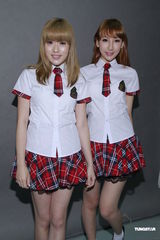 组图：陈冠希前女友制服诱惑 自曝写真尺度大