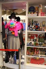 组图：黄子佼办展秀30年个人收藏 各类藏品吸人眼球