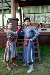 组图：《犀利仁师》热拍 吴奇隆刘诗诗“互殴”