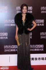 组图：孙俪倪妮低胸红装 李宇春金喜善惹注目