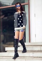 高清组图：李菲儿街拍毛衣搭配短裤