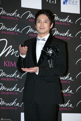 高清组图：张根硕金俊秀出席亚洲Jewelry颁奖礼