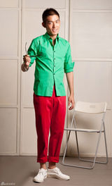 组图：张博玩味撞色写真 挥洒真性情