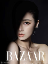 组图：蒋欣美妆大片微露香肩秀迷人锁骨