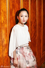 组图：杨蕊曝时尚大片 优雅大气绽放真我风范