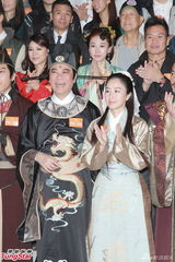 组图：关咏荷欧阳震华《情逆三世缘》开镜拜神