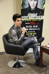 组图：亚当兰伯特上海妩媚开唱眼线撩人