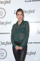 高清组图：谢婷婷透视装亮相澄清绯闻不怕男友吃醋