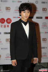 组图：吴奇隆光棍节不谈爱 刘诗诗身体亮红灯