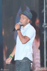 组图：春浪音乐节举办 萧敬腾张震岳热狗齐聚