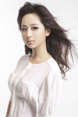 组图：杨紫【演员】清新写真 演绎青涩到恬静小女人蜕变