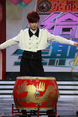 组图：《给力星期天》至上励合玩转大鼓遇“踢馆”