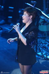 组图：黄小琥开唱动感热舞 与萧亚轩默契合唱