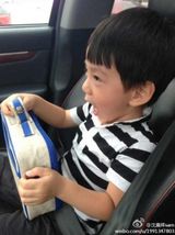 组图：最帅潮爸萌娃走红 潮萌不输林志颖父子