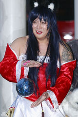 组图：SJ庆出道8周年机场上演变装秀 整疯粉丝