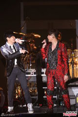 组图：陶喆与辣妹热舞互摸 谢霆锋帅气现身飙歌