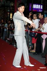 幻灯图：《叶问前传》台北首映 杜宇航叶准大耍咏春 