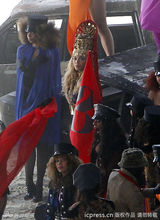 组图：碧昂斯拍摄新单曲MV化身角斗士显女将风范