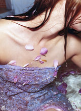 组图：佐佐木希写真集风格多变