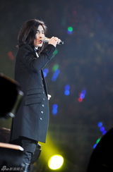 组图：李宇春林俊杰开唱 众星为Selina俞灏明祈福