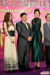 组图：吴亚馨走出李宗瑞事件 末日重生压轴走秀