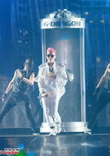 组图：BigBang火热开唱 座无虚席粉丝high翻场