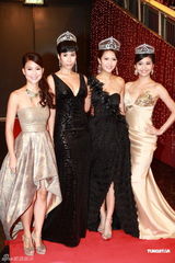 组图：2011香港小姐决选 邵逸夫与上届佳丽亮相