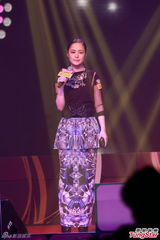 组图：容祖儿否认妒忌王菀之夺奖 陈奕迅力挺