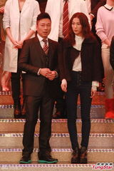 组图：无线46周年台庆亮灯 小生花旦齐出动