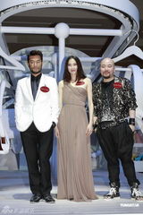 组图：古天乐野人造型走秀 对郭富城婚讯避不表态