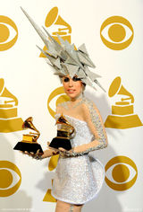 高清组图：格莱美后台 Lady Gaga将雷人进行到底