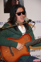 组图：担心盲胞舞台消失 萧煌奇站台送暖