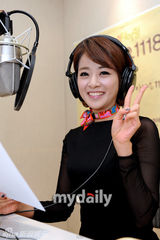 组图：韩国KBS电视台女主持人金慧善录制公益节目