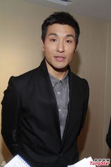 组图：陈展鹏望另一半爱运动 缘分到随时结婚