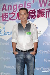 组图：谢天华人气急升出席活动 糖妹自嘲腿短