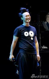 组图：陈奕迅北京开唱 王菲现身合唱《因为爱情》