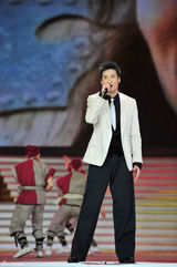 组图：甘婷婷戚薇等亮相安徽春晚特别板块献唱