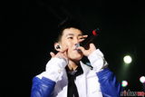 组图：朴宰范与5千名粉丝成功举办首场单独演唱会
